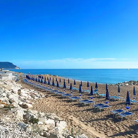 Apartment Rubino By Ermosa - A 300 M Dal Mare *